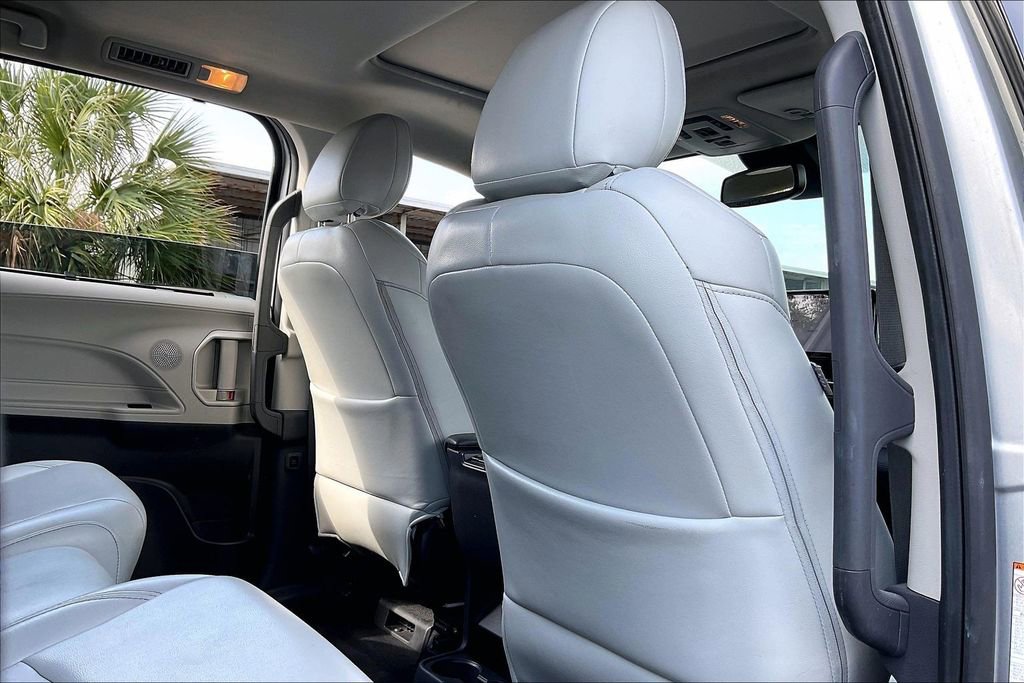 Used 2021 Toyota Sienna LE w/ LE Plus Package AWD/4WD image 21