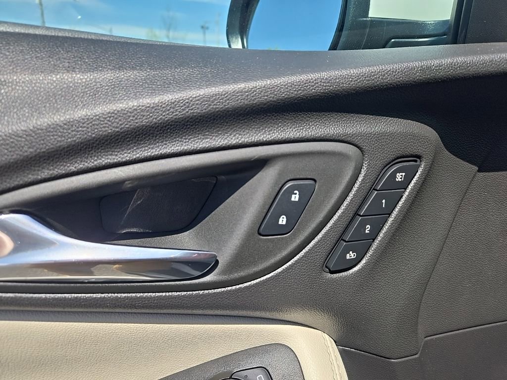 Used 2023 Buick Encore GX Essence w/ Experience Buick Package FWD image 26