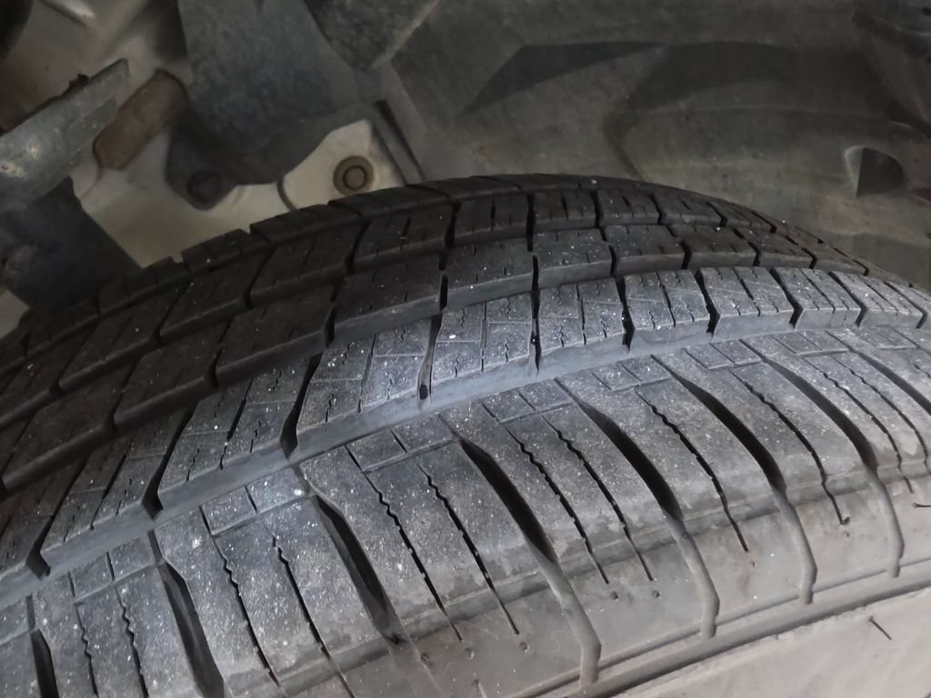 Used 2025 Nissan Rogue SV AWD/4WD image 26