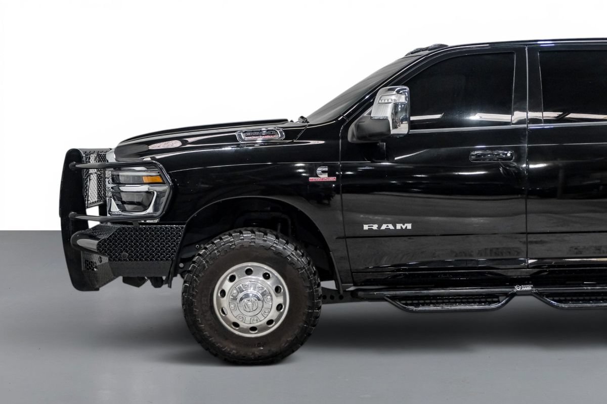 Used 2026 RAM 3500 Laramie AWD/4WD image 10