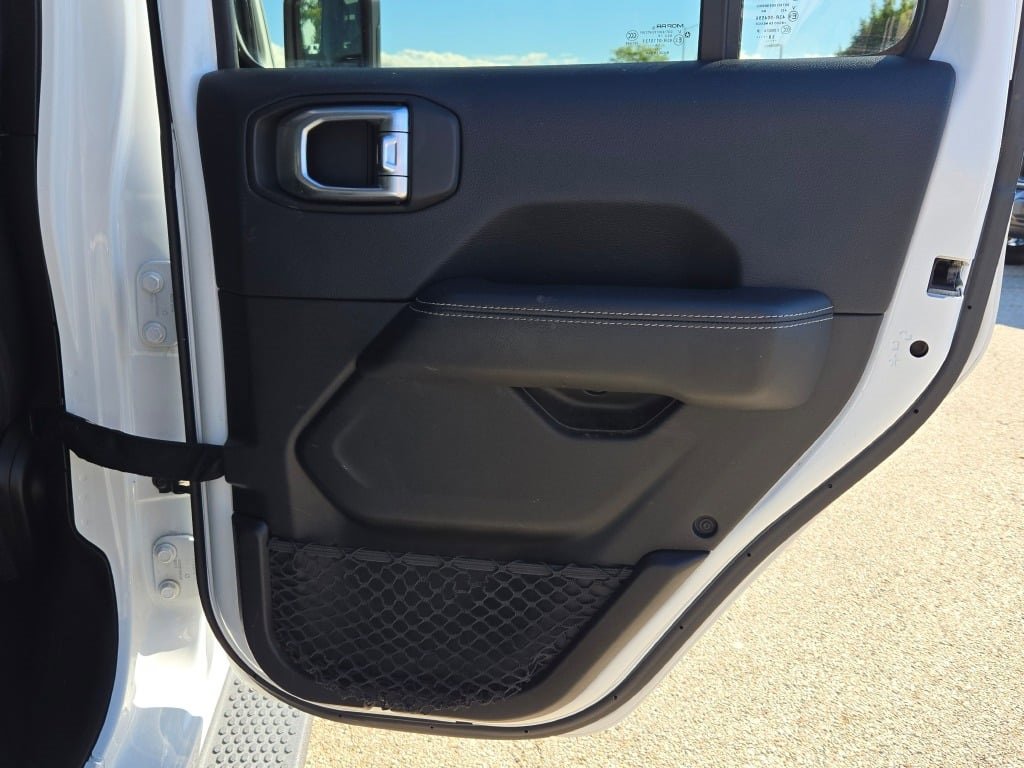 Used 2018 Jeep Wrangler Unlimited Sahara w/ Cold Weather Group image 12