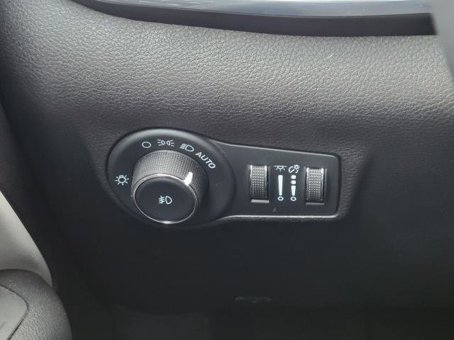 Used 2022 Jeep Compass Limited image 13