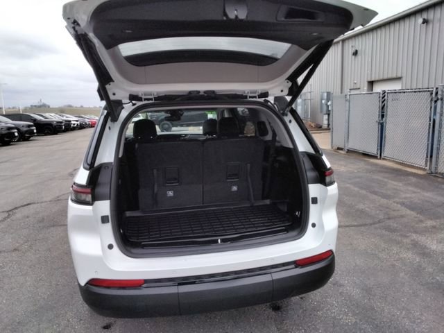 Used 2023 Jeep Grand Cherokee L Limited w/ Black Appearance Package AWD/4WD image 13