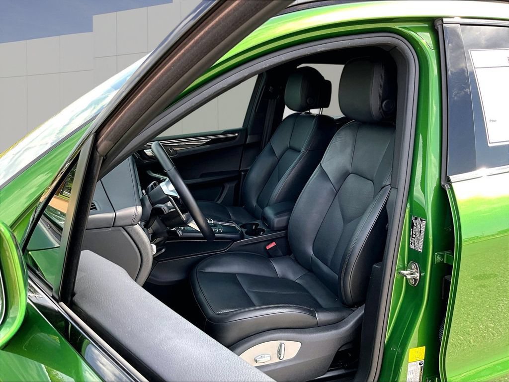 Certified 2020 Porsche Macan S AWD/4WD image 5