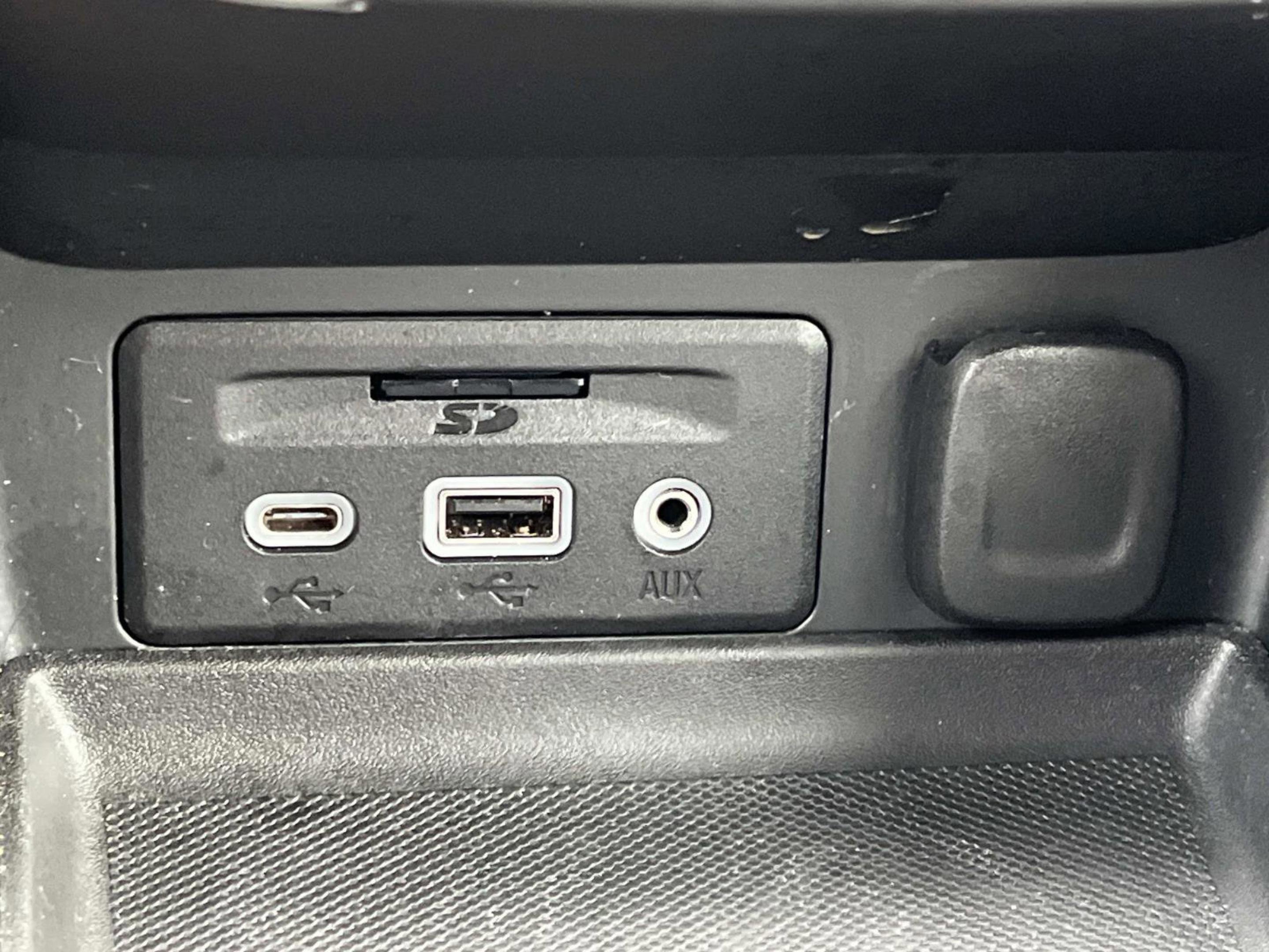 Used 2023 GMC Terrain SLT w/ Infotainment Package II image 41