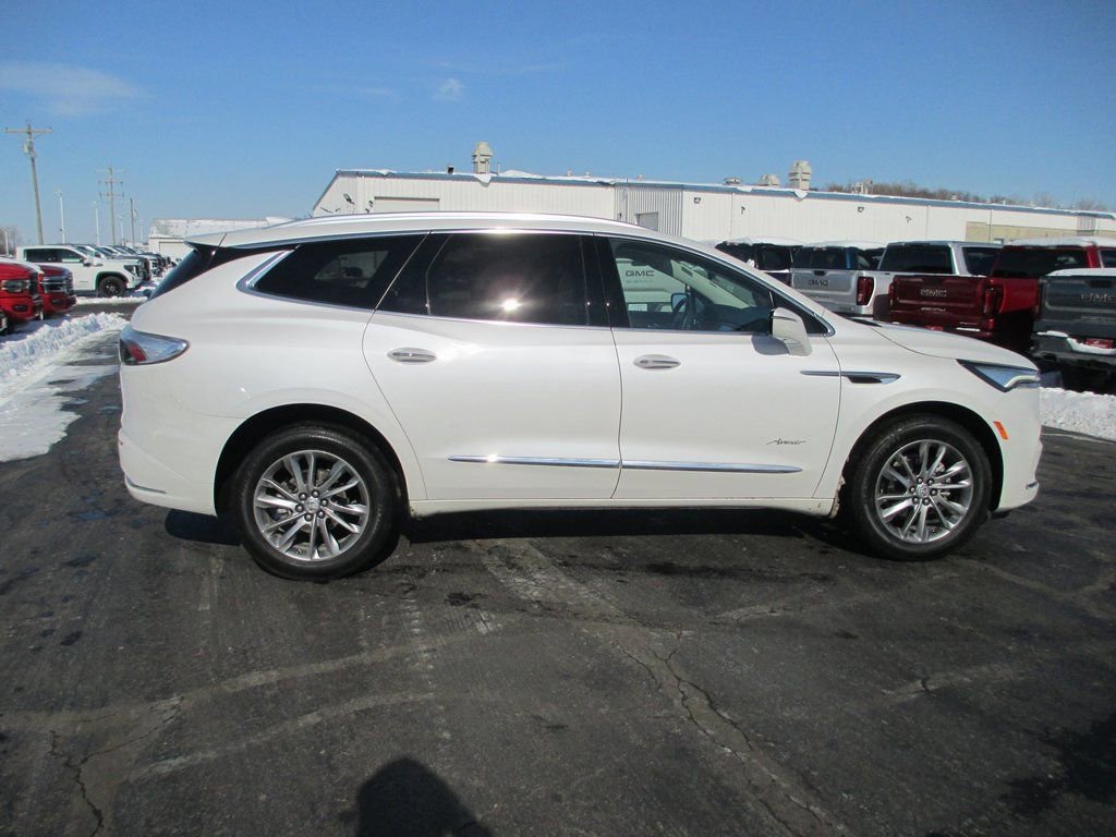 Used 2023 Buick Enclave Avenir image 4