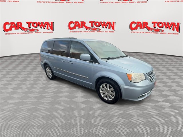 Used 2013 Chrysler Town & Country Touring image 2
