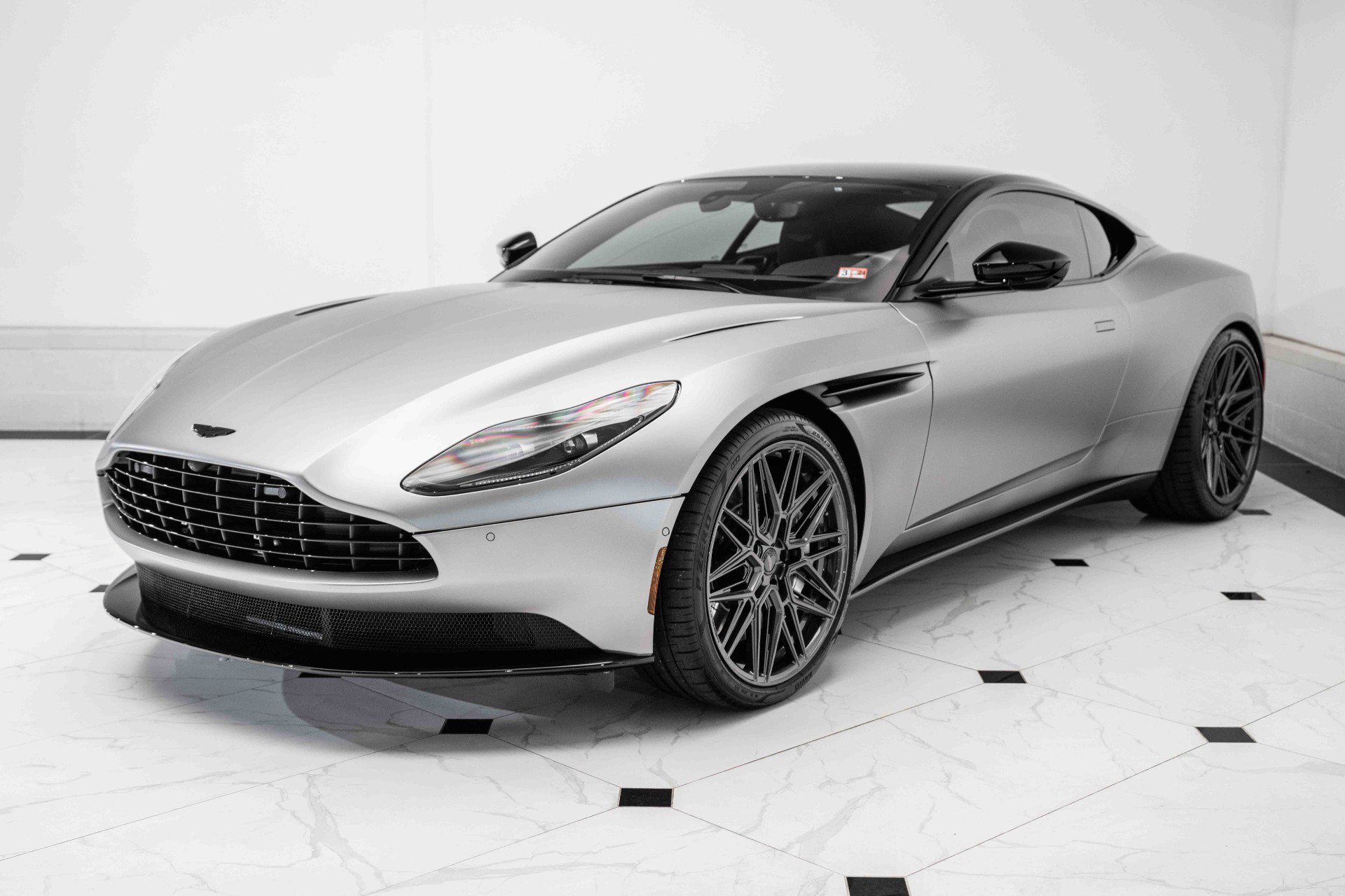Used 2023 Aston Martin DB11 Coupe image 29