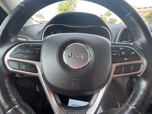 Used 2020 Jeep Cherokee Latitude Plus w/ Cold Weather Group AWD/4WD image 13