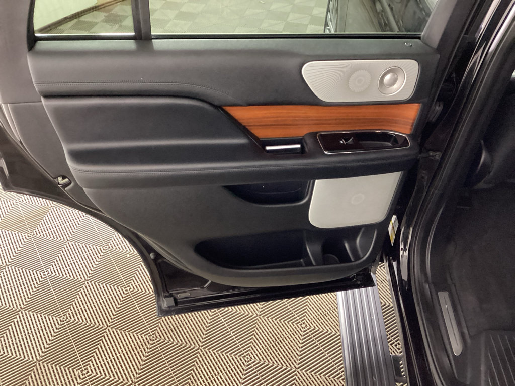 Used 2019 Lincoln Navigator Reserve w/ Cargo Package AWD/4WD image 15