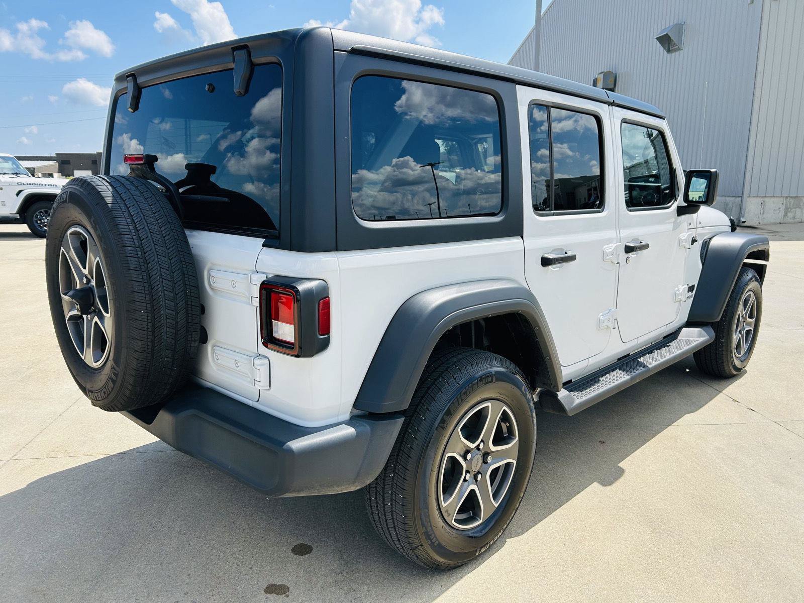 Used 2022 Jeep Wrangler Unlimited Sport AWD/4WD image 34