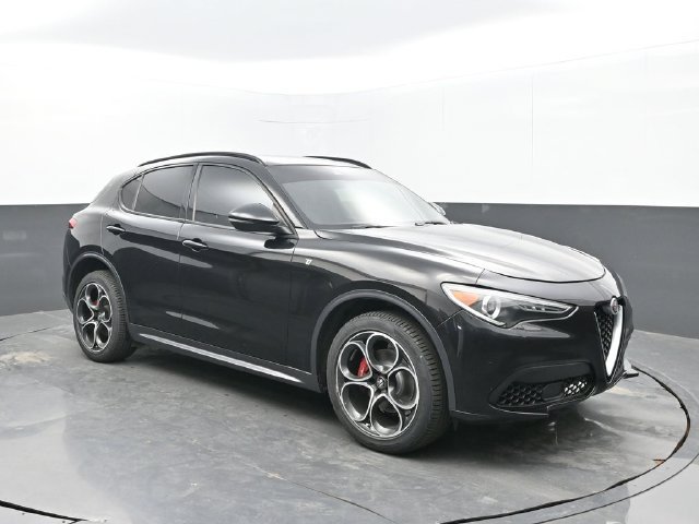 Used 2022 Alfa Romeo Stelvio Ti w/ Active Assist Plus Package AWD/4WD image 7