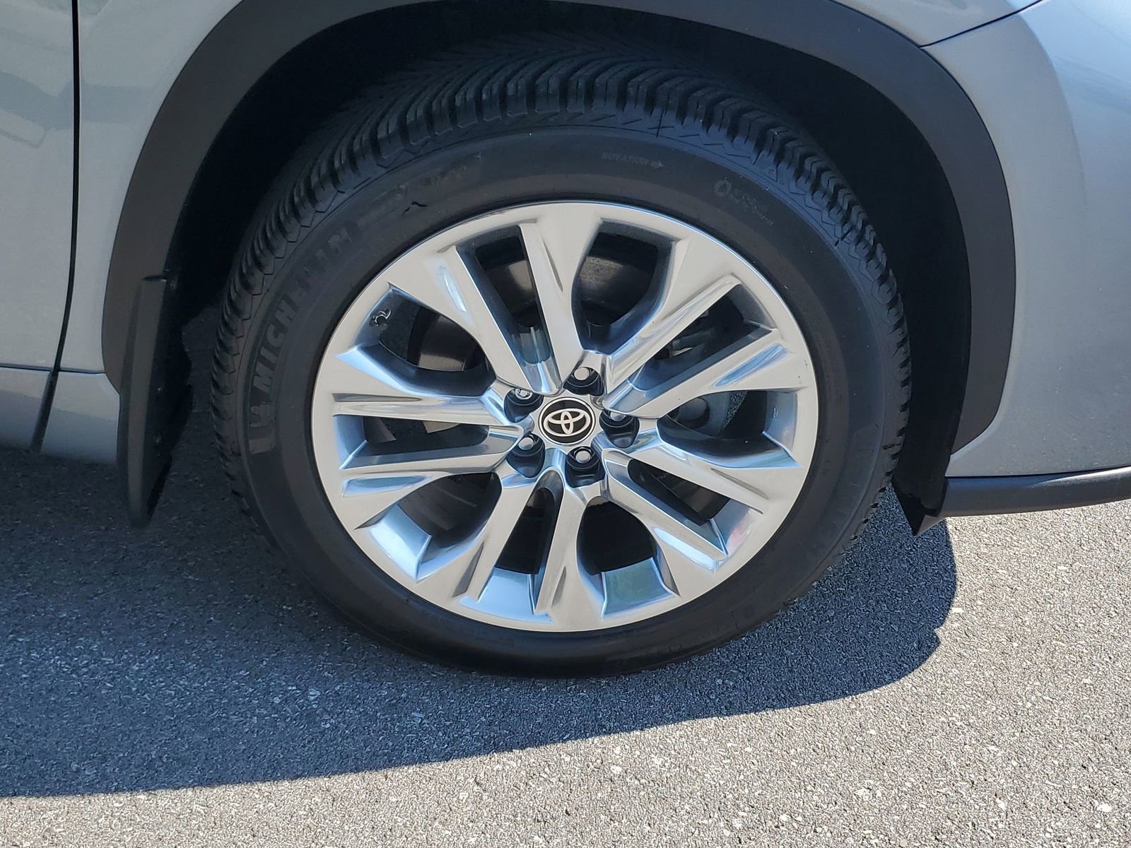 Certified 2020 Toyota Highlander Limited AWD/4WD image 6