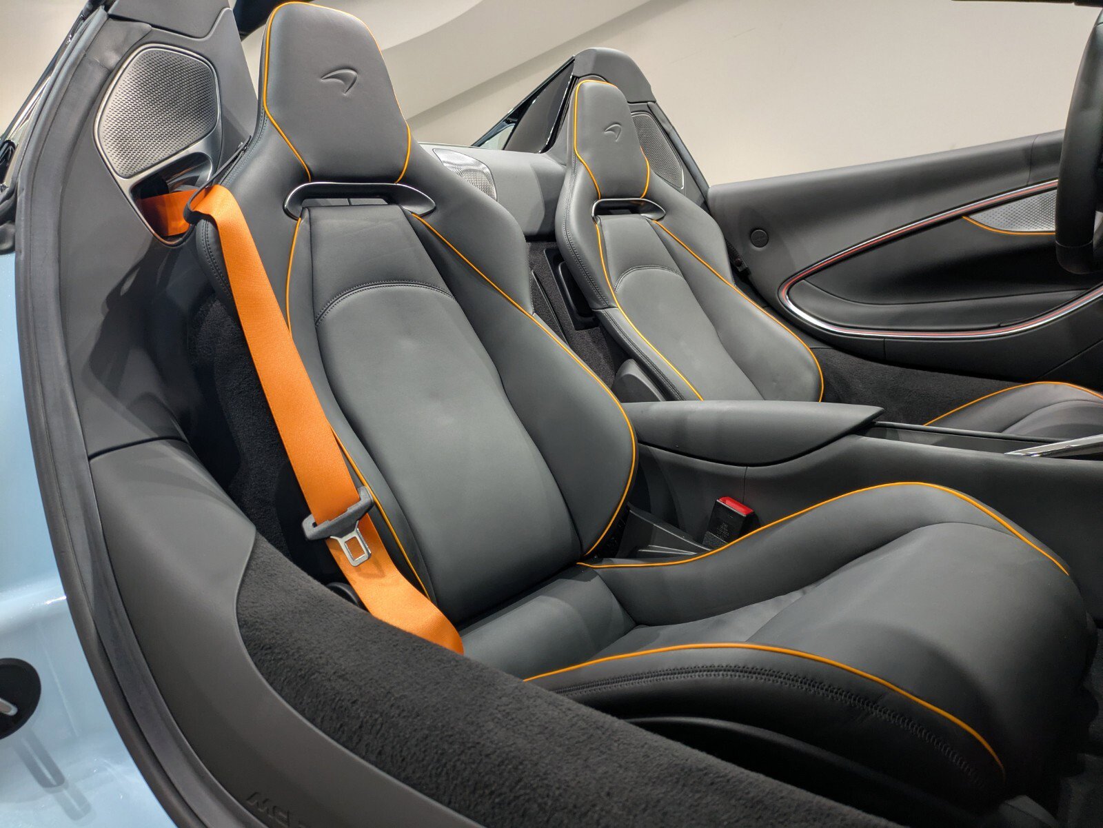 Used 2025 McLaren Artura Spider image 26