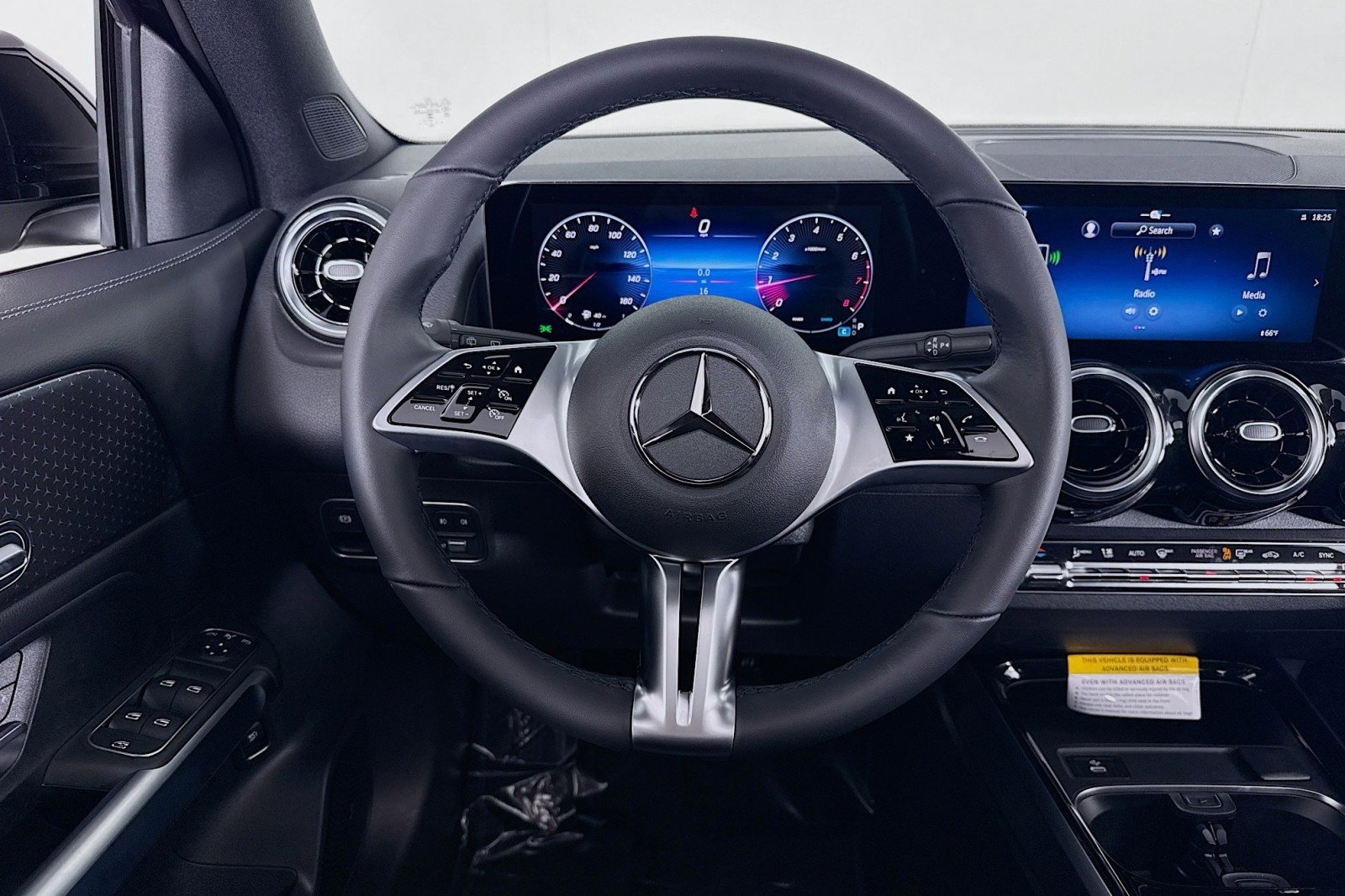 New 2026 Mercedes-Benz GLB 250 image 4