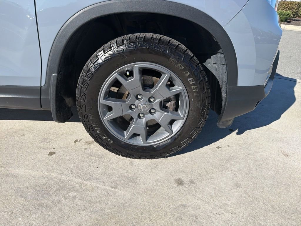 Used 2025 Honda Passport TrailSport image 12