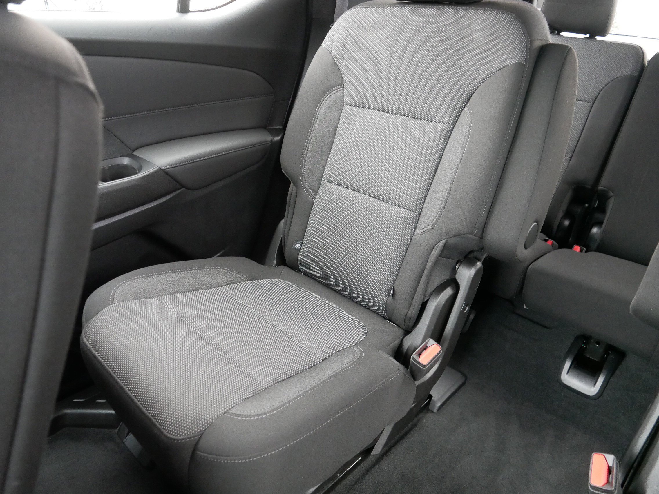 Used 2023 Chevrolet Traverse LT image 12