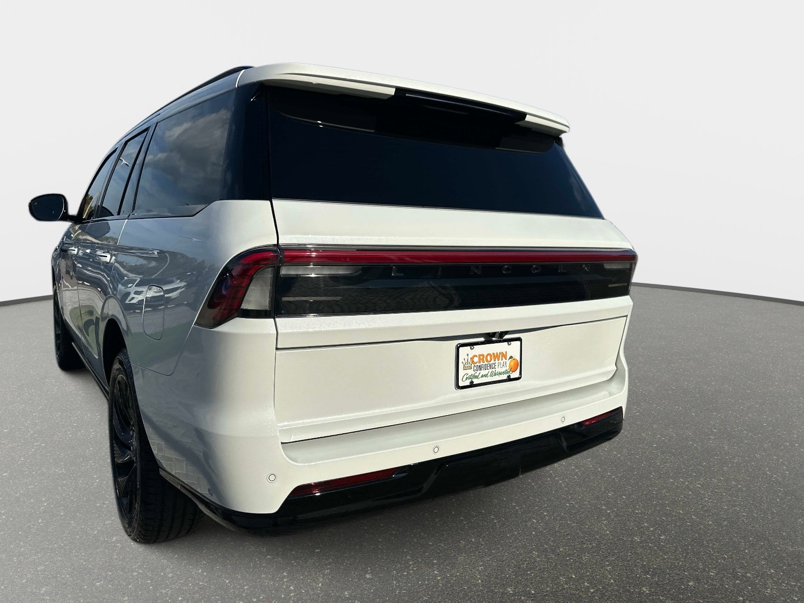 Used 2025 Lincoln Navigator Reserve w/ Jet Appearance Package image 9