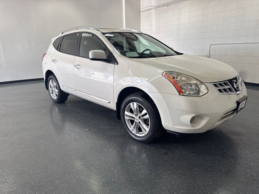 Used 2013 Nissan Rogue SV w/ Premium Pkg image 2