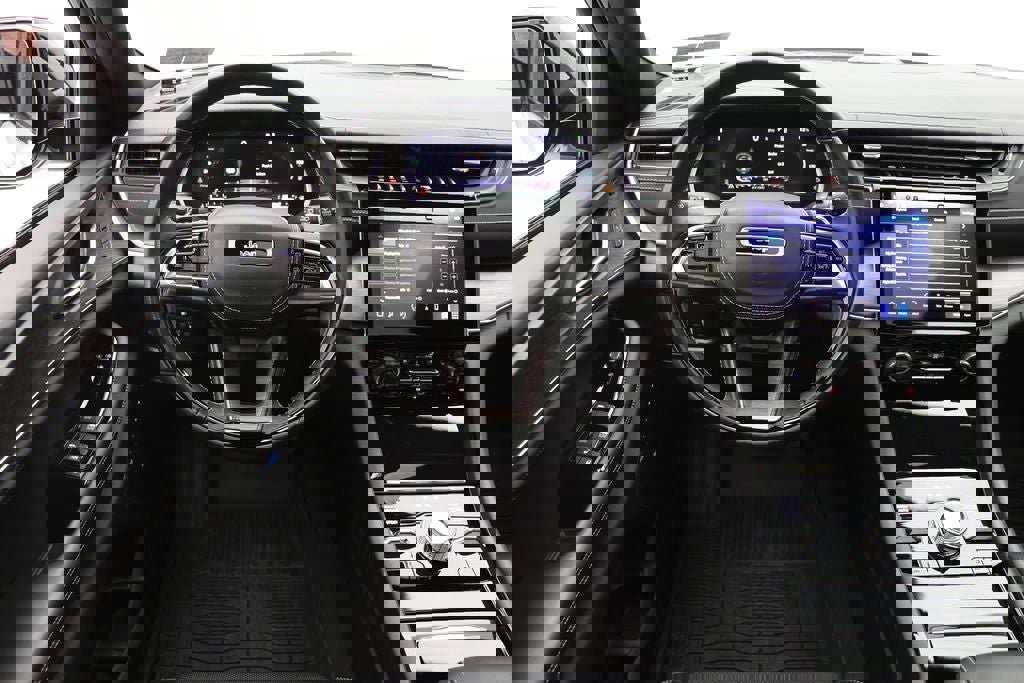 Used 2023 Jeep Grand Cherokee Overland w/ Advanced Protech Group III AWD/4WD image 13