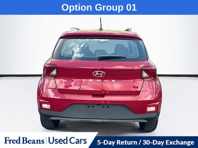 Used 2023 Hyundai Venue Limited image 7