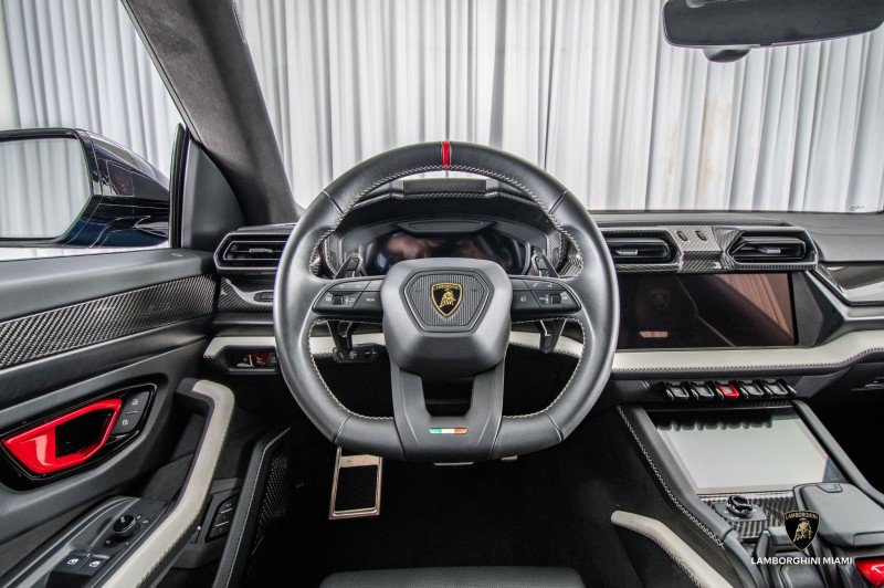 Used 2025 Lamborghini Urus SE image 51