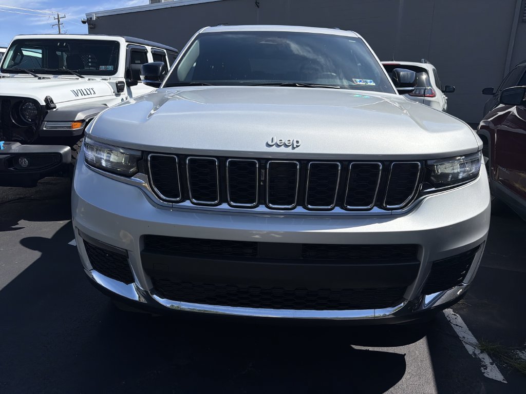 Used 2024 Jeep Grand Cherokee L Limited AWD/4WD image 2