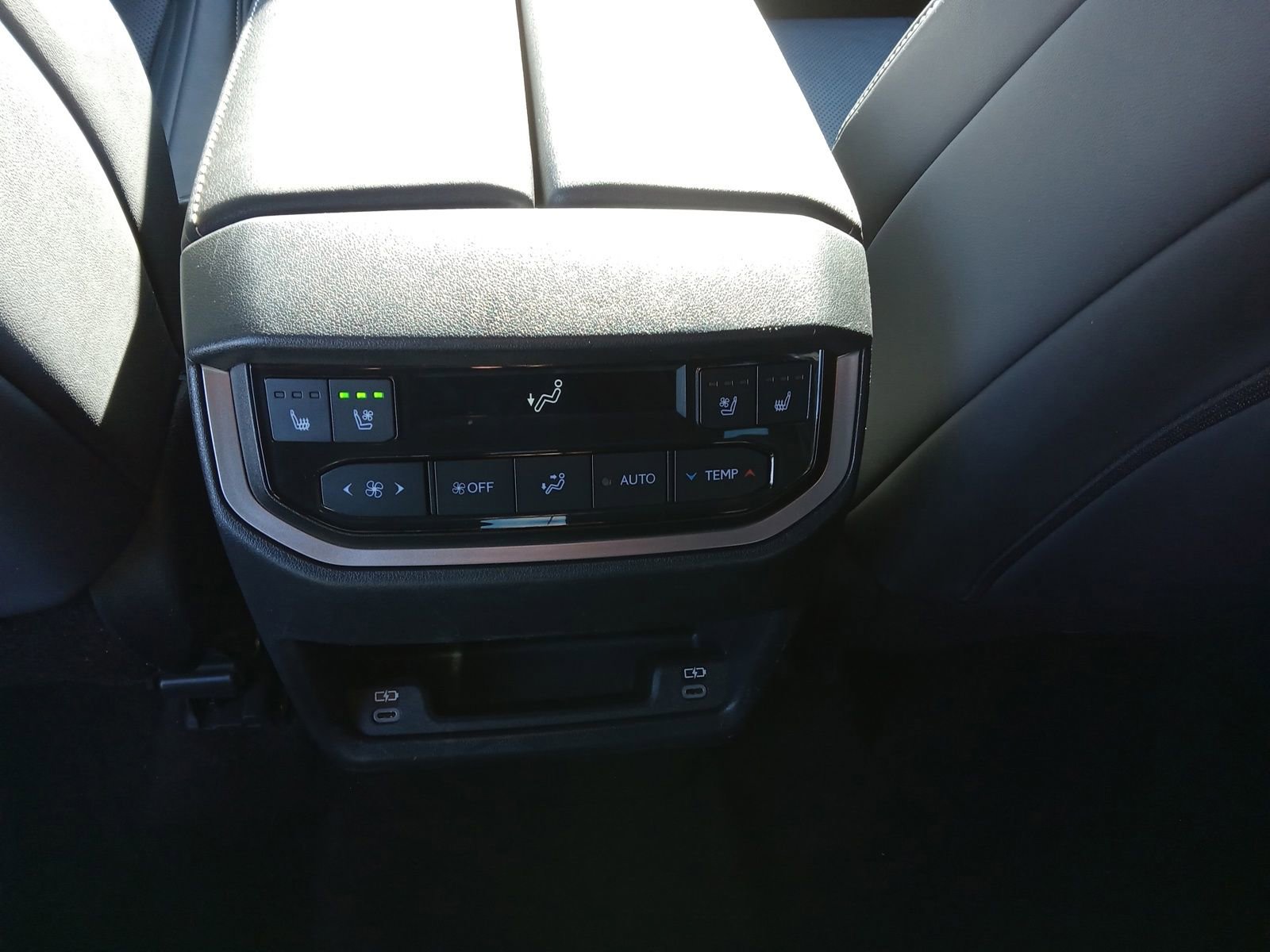 Used 2024 Lexus TX 500h AWD w/ Technology Package image 25