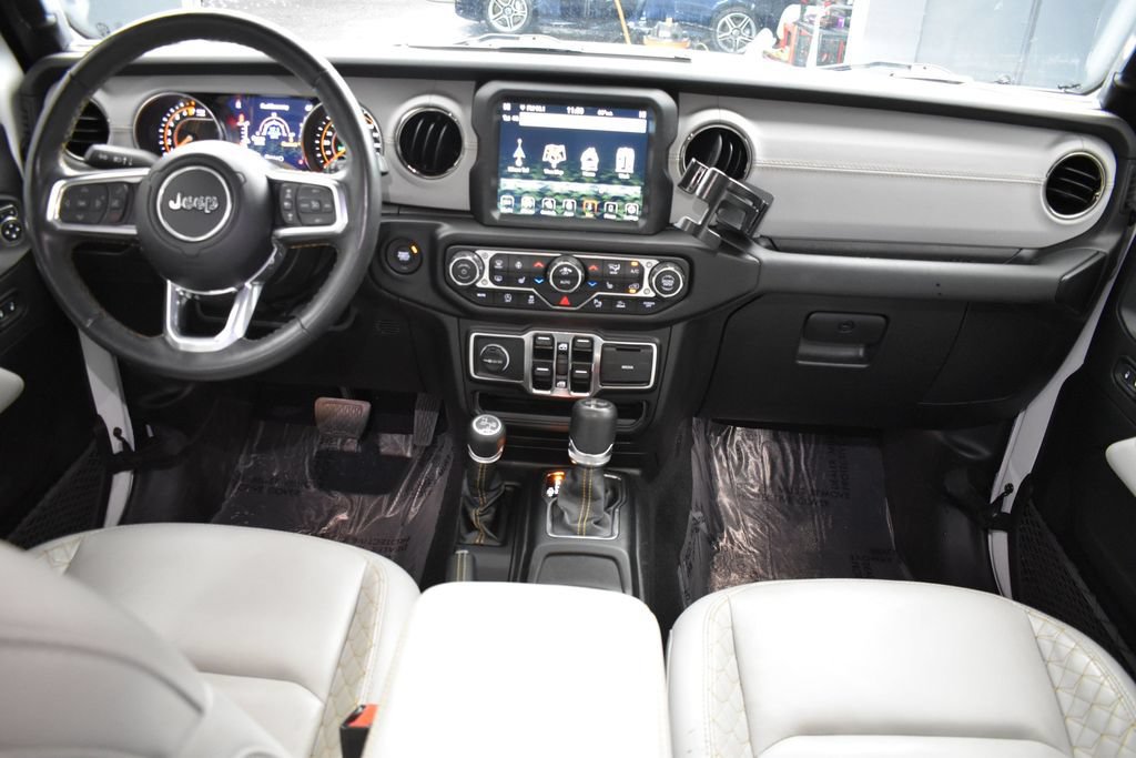 Used 2022 Jeep Wrangler Unlimited Sahara AWD/4WD image 18
