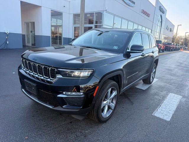 Used 2022 Jeep Grand Cherokee Limited w/ Luxury Tech Group II image 4