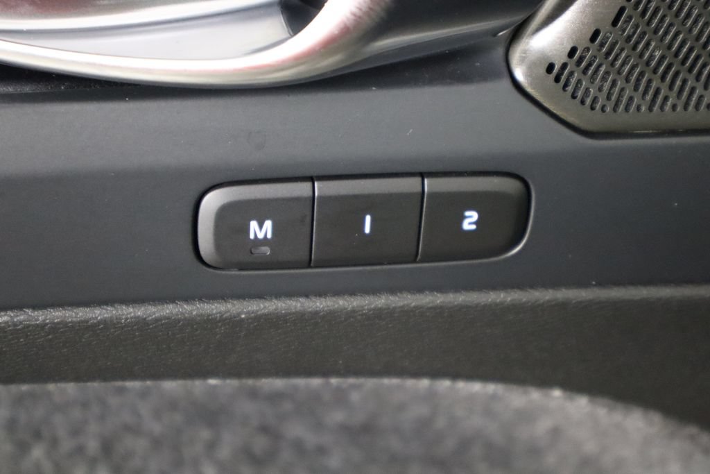 Used 2023 Volvo C40 P8 Recharge Ultimate AWD/4WD image 21