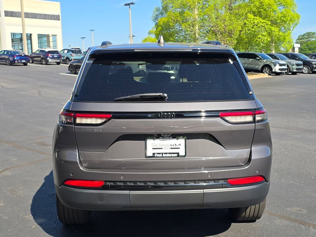 Used 2023 Jeep Grand Cherokee Altitude image 4