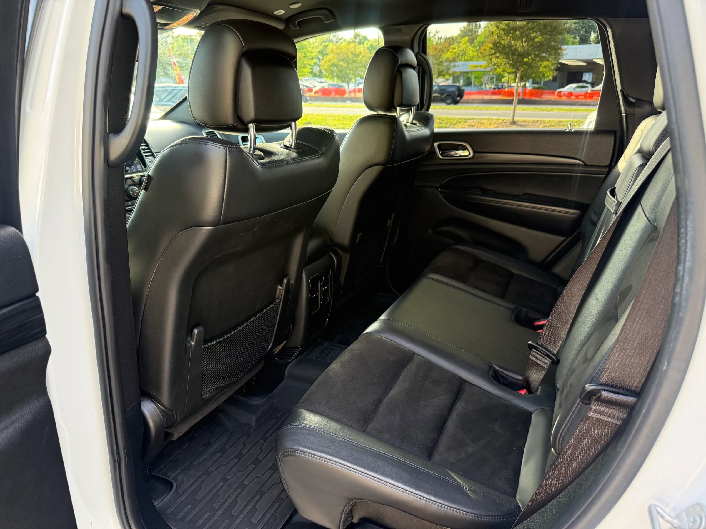 Used 2020 Jeep Grand Cherokee Laredo w/ Laredo X Package AWD/4WD image 10