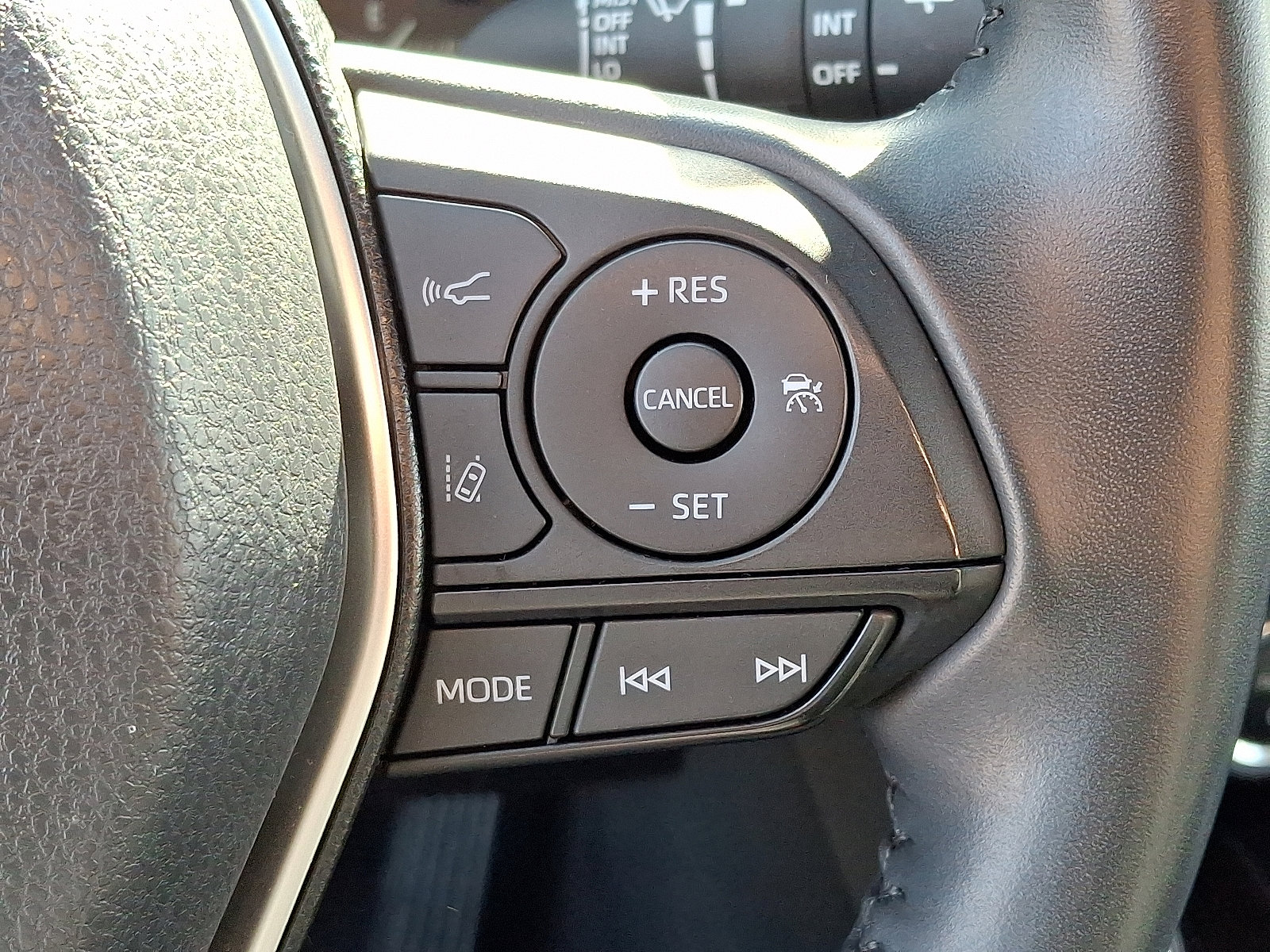 Certified 2023 Toyota Venza LE image 22