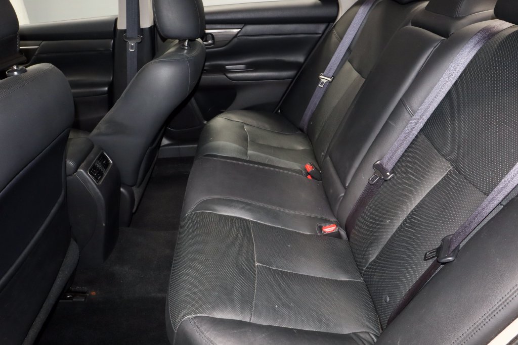Used 2013 Nissan Altima 2.5 SL FWD image 19