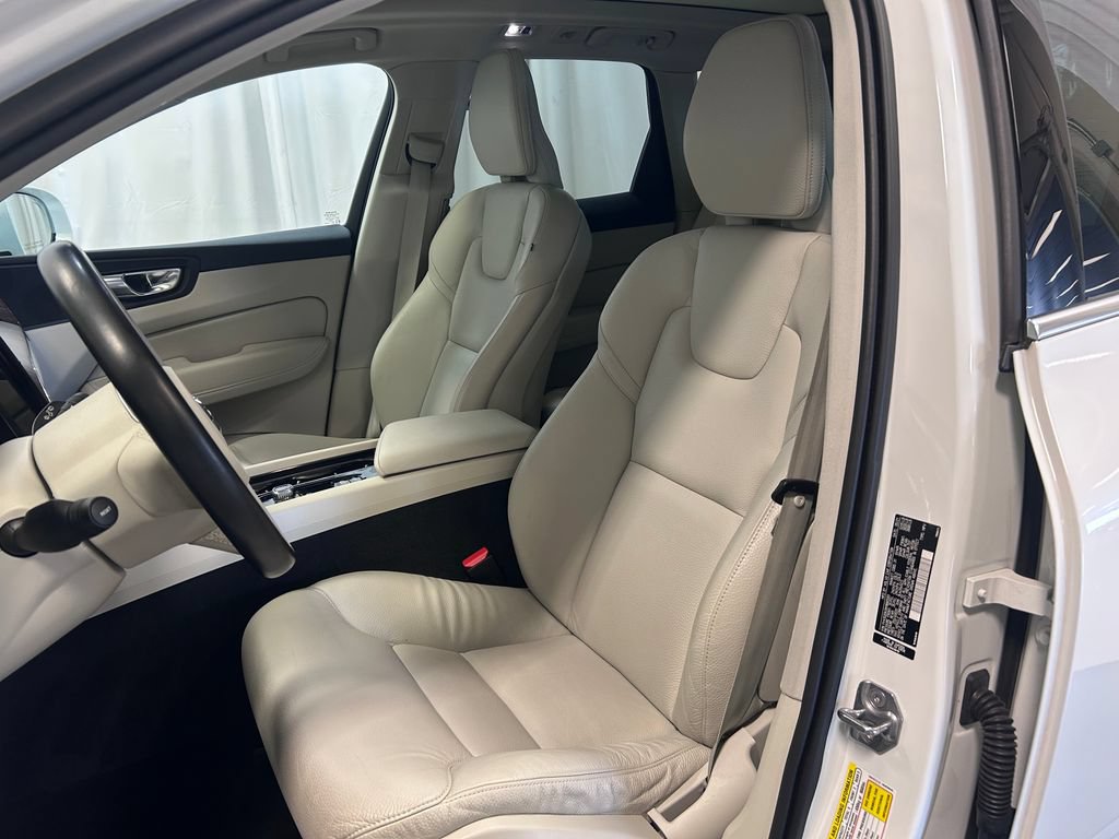 Used 2021 Volvo XC60 T5 Momentum w/ Climate Package FWD image 7