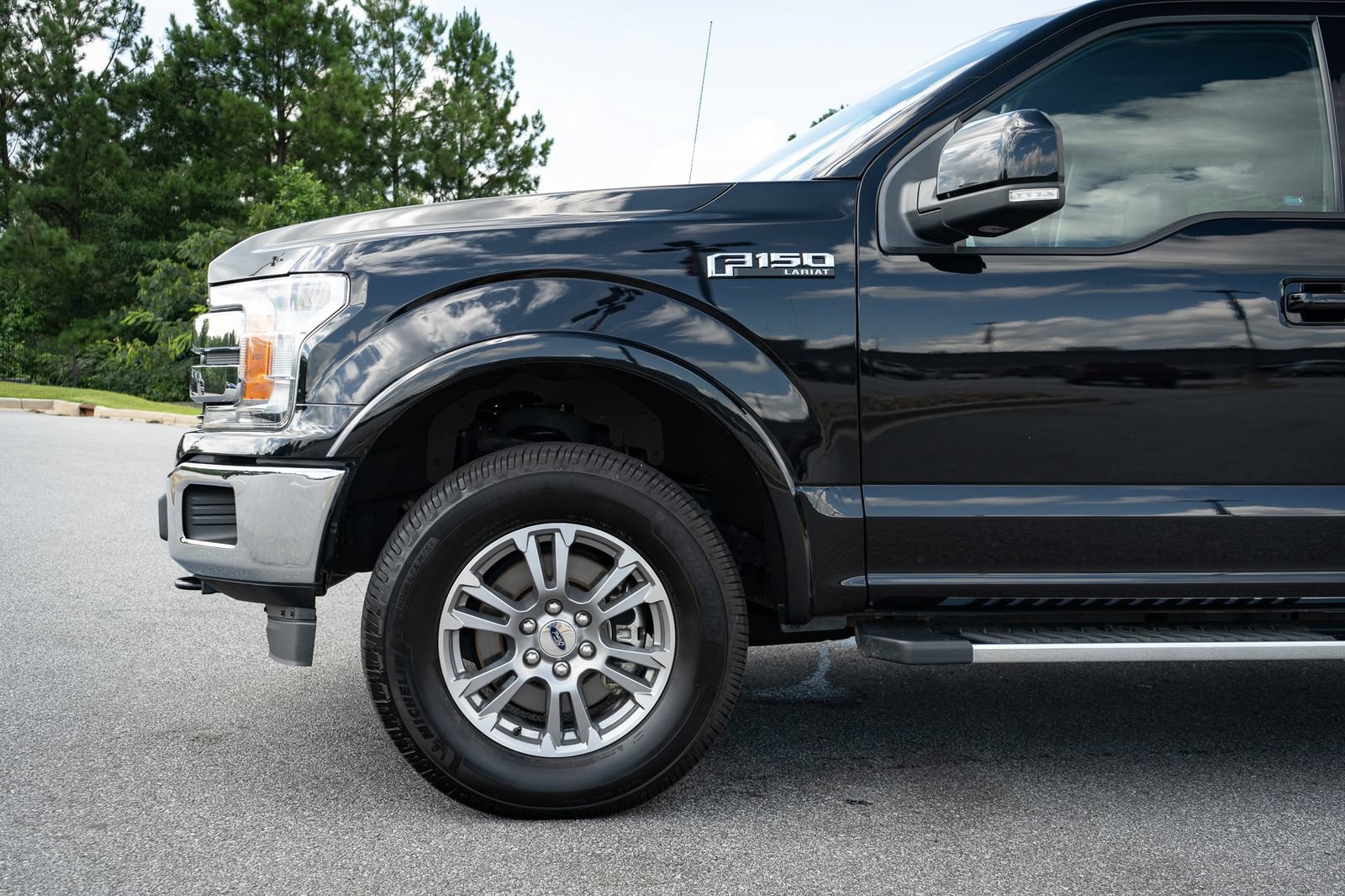 Used 2018 Ford F150 Lariat w/ Equipment Group 501A Mid AWD/4WD image 4