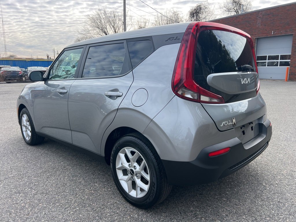 Certified 2022 Kia Soul LX w/ Technology Package image 3
