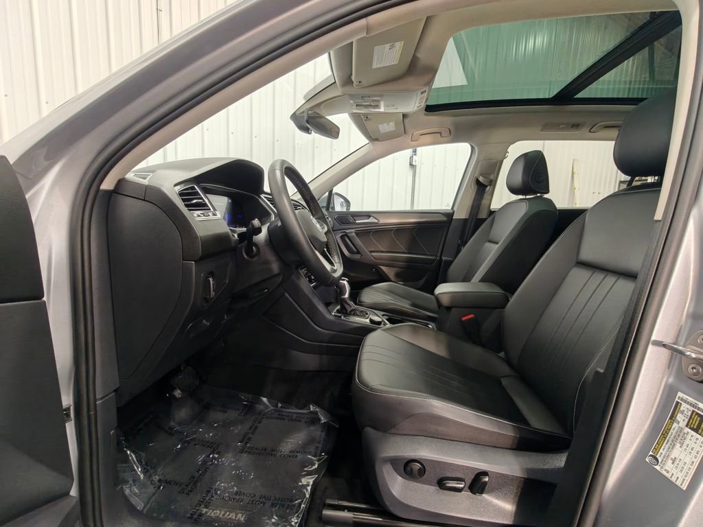 Used 2024 Volkswagen Tiguan SE AWD/4WD image 25