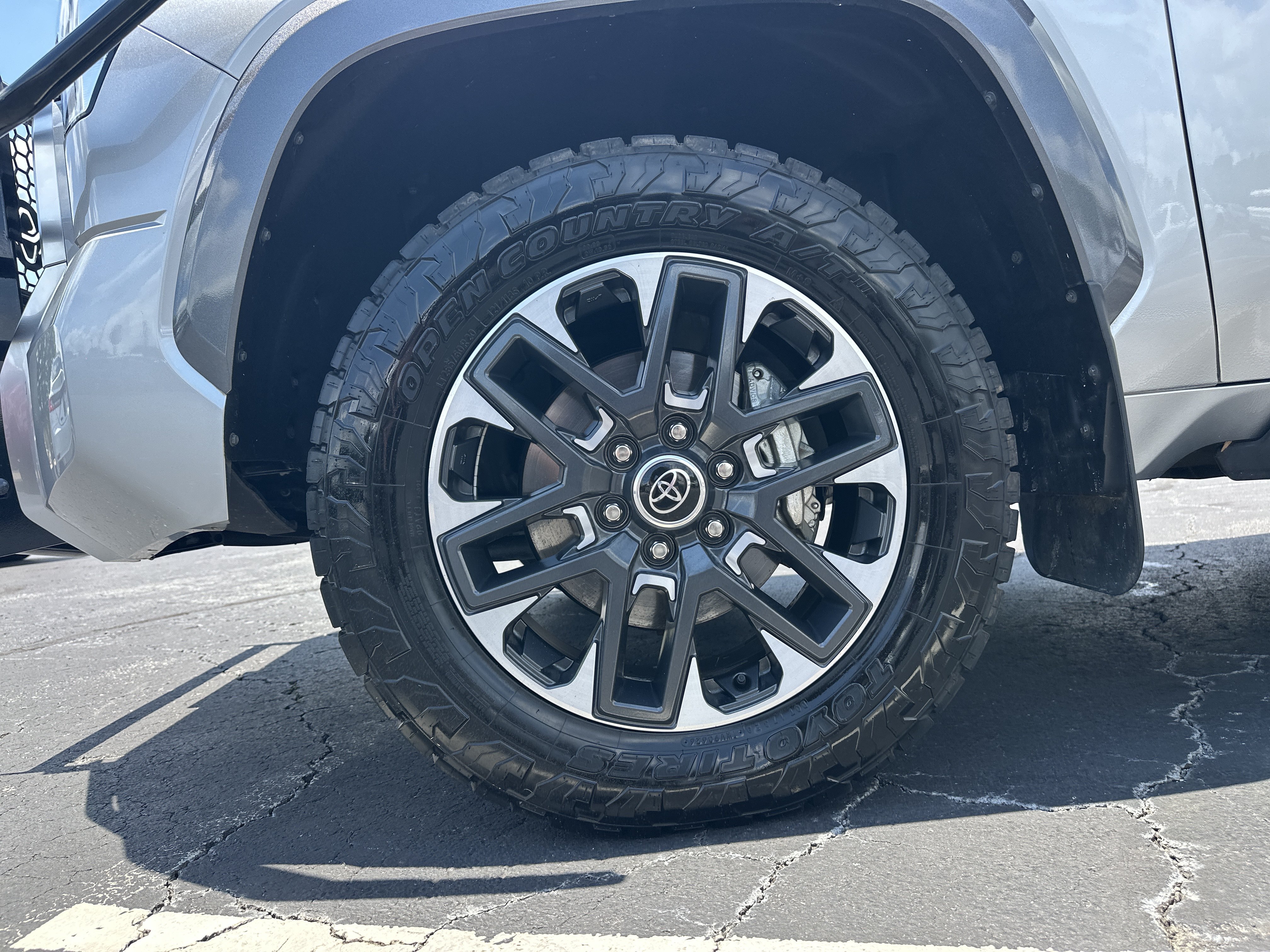 Used 2023 Toyota Tundra Limited AWD/4WD image 12