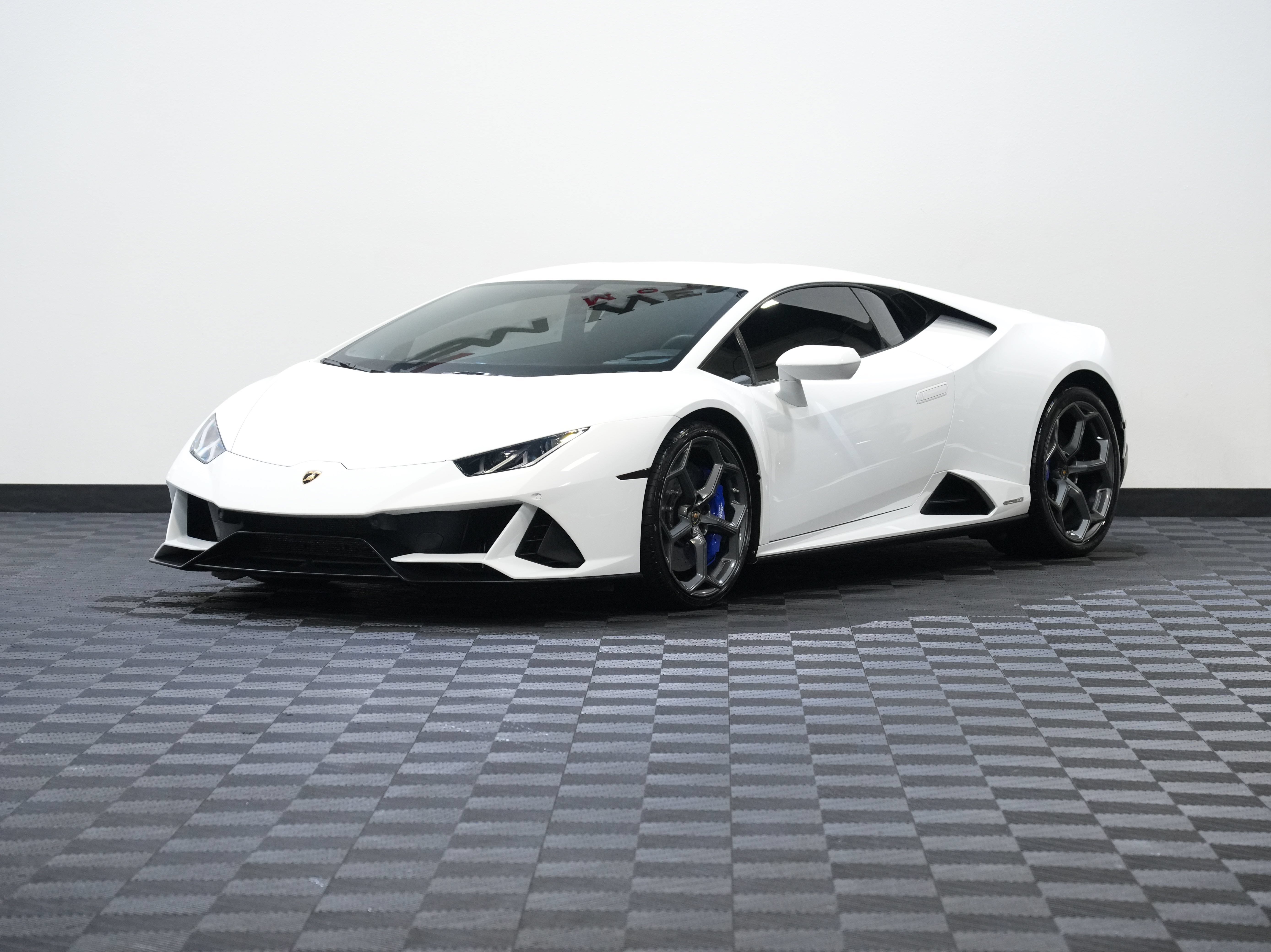 Used 2020 Lamborghini Huracan EVO AWD/4WD image 3