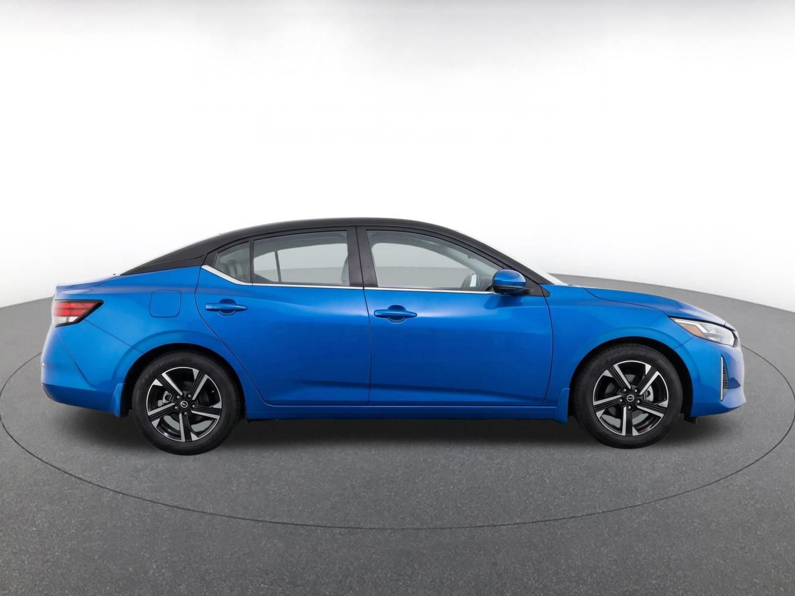 Used 2025 Nissan Sentra SV FWD image 9