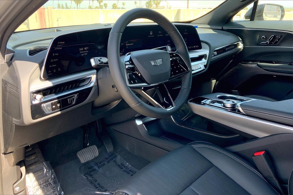 New 2025 Cadillac Lyriq Luxury image 9