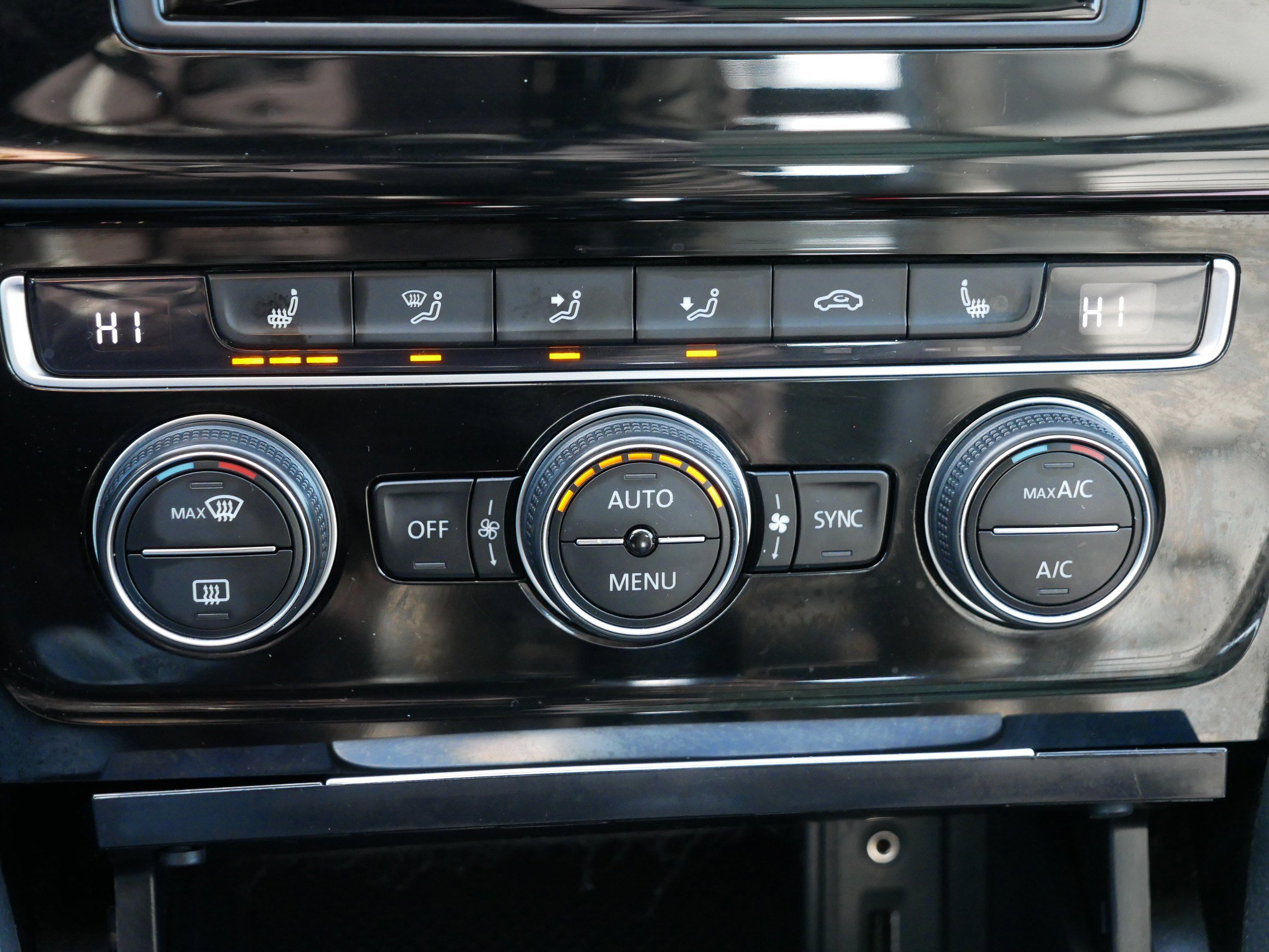 Used 2017 Volkswagen Golf SEL image 23