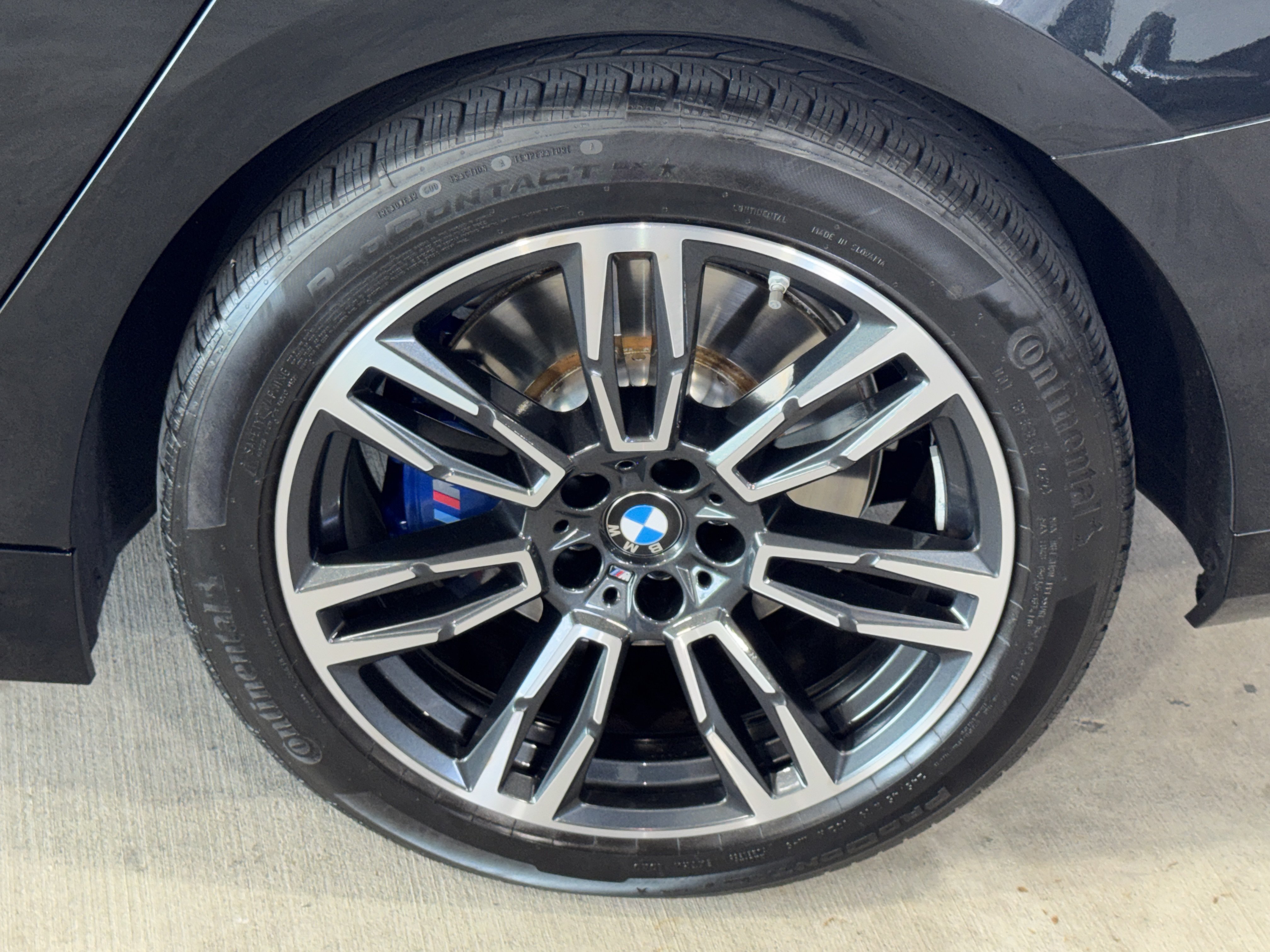 Used 2025 BMW 530i w/ M Sport Package RWD image 36