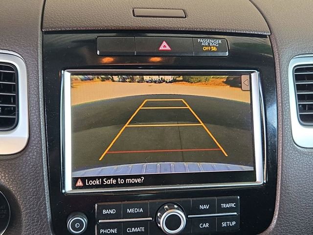 Used 2013 Volkswagen Touareg VR6 image 32
