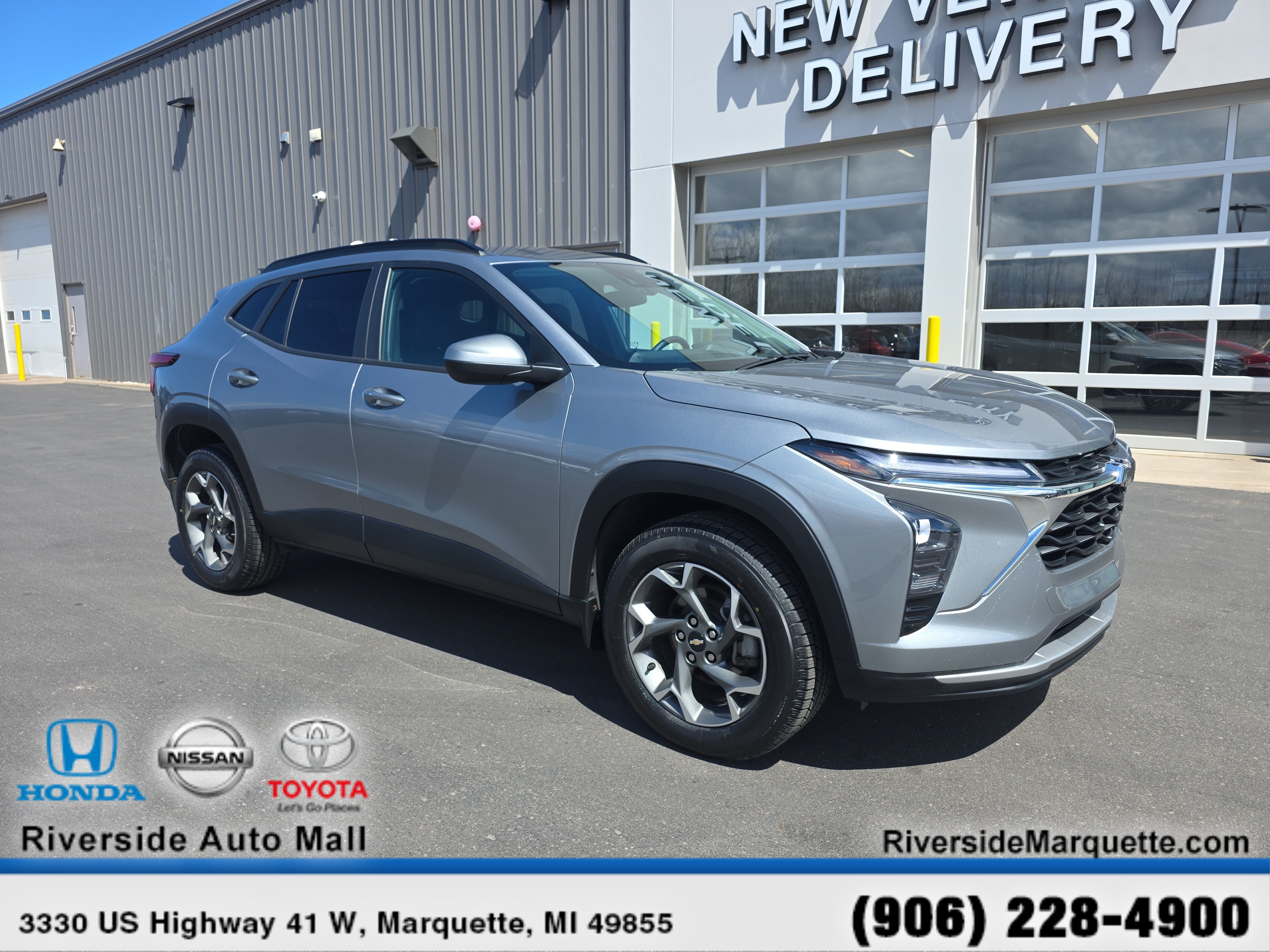 Used 2024 Chevrolet Trax LT w/ Driver Confidence Package FWD image 1