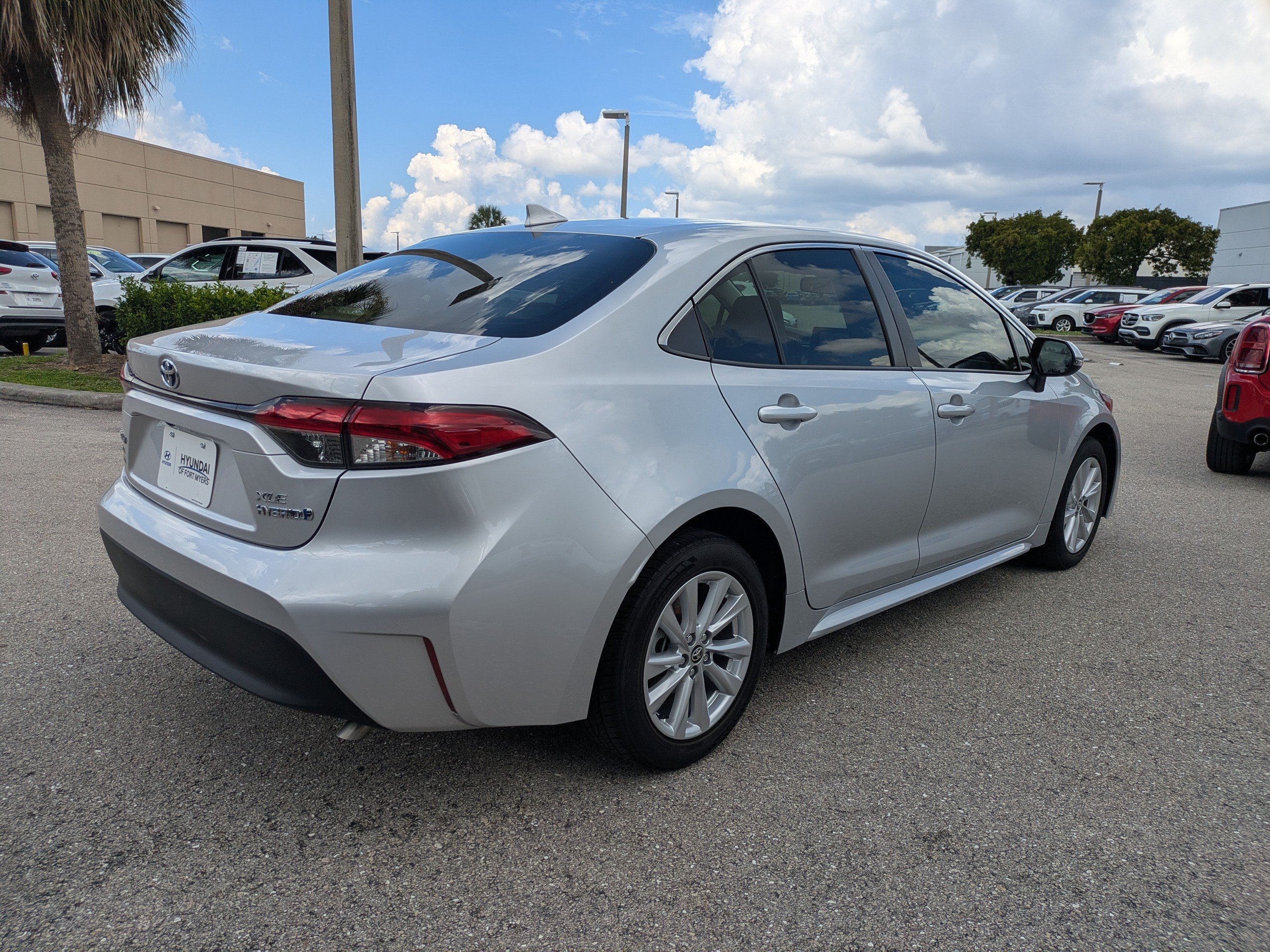 Used 2024 Toyota Corolla XLE FWD image 5