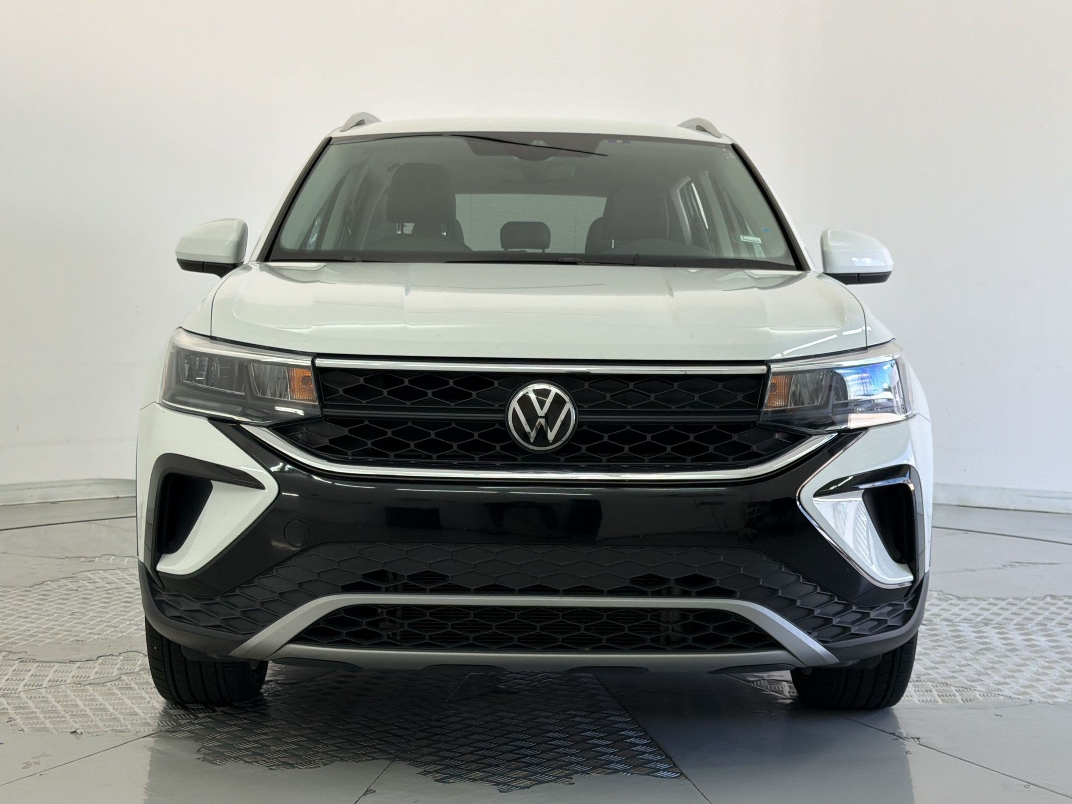 Used 2024 Volkswagen Taos SE FWD image 6