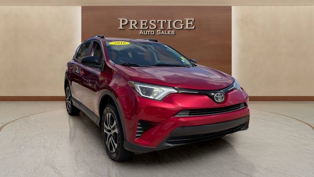 Used 2018 Toyota RAV4 LE FWD image 12